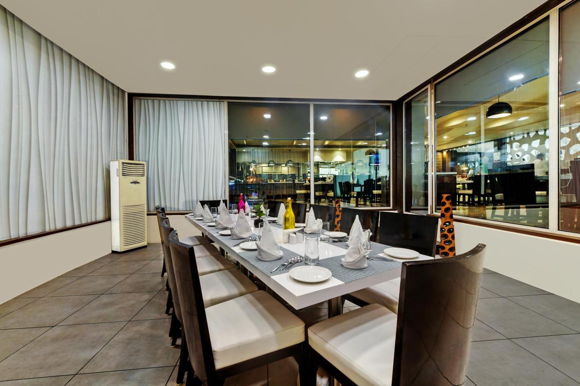 The Fern Residency Rajkot Hotel Bagian luar foto