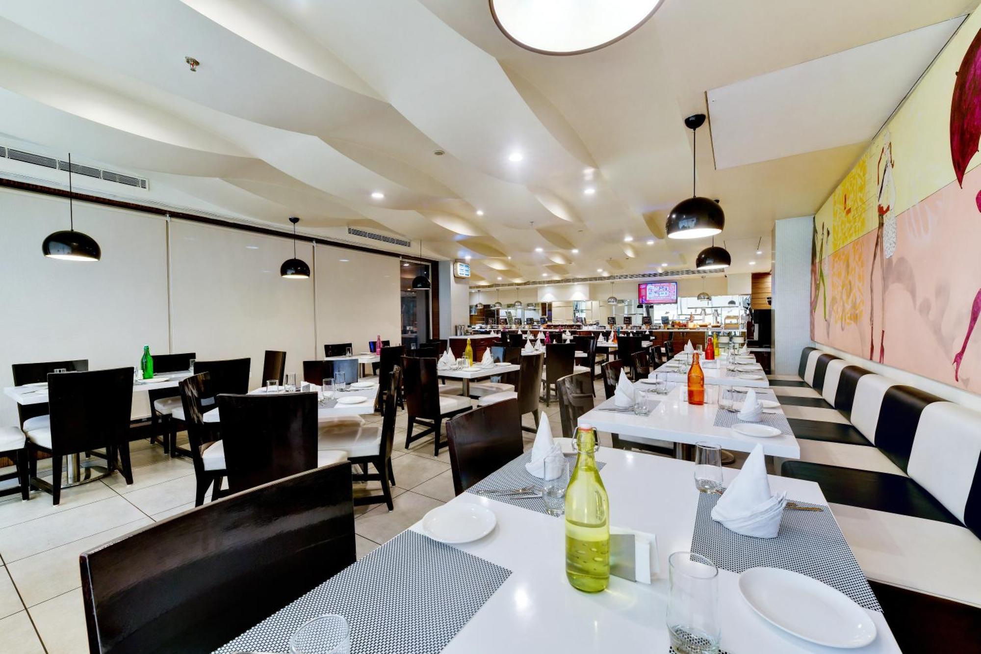 The Fern Residency Rajkot Hotel Bagian luar foto