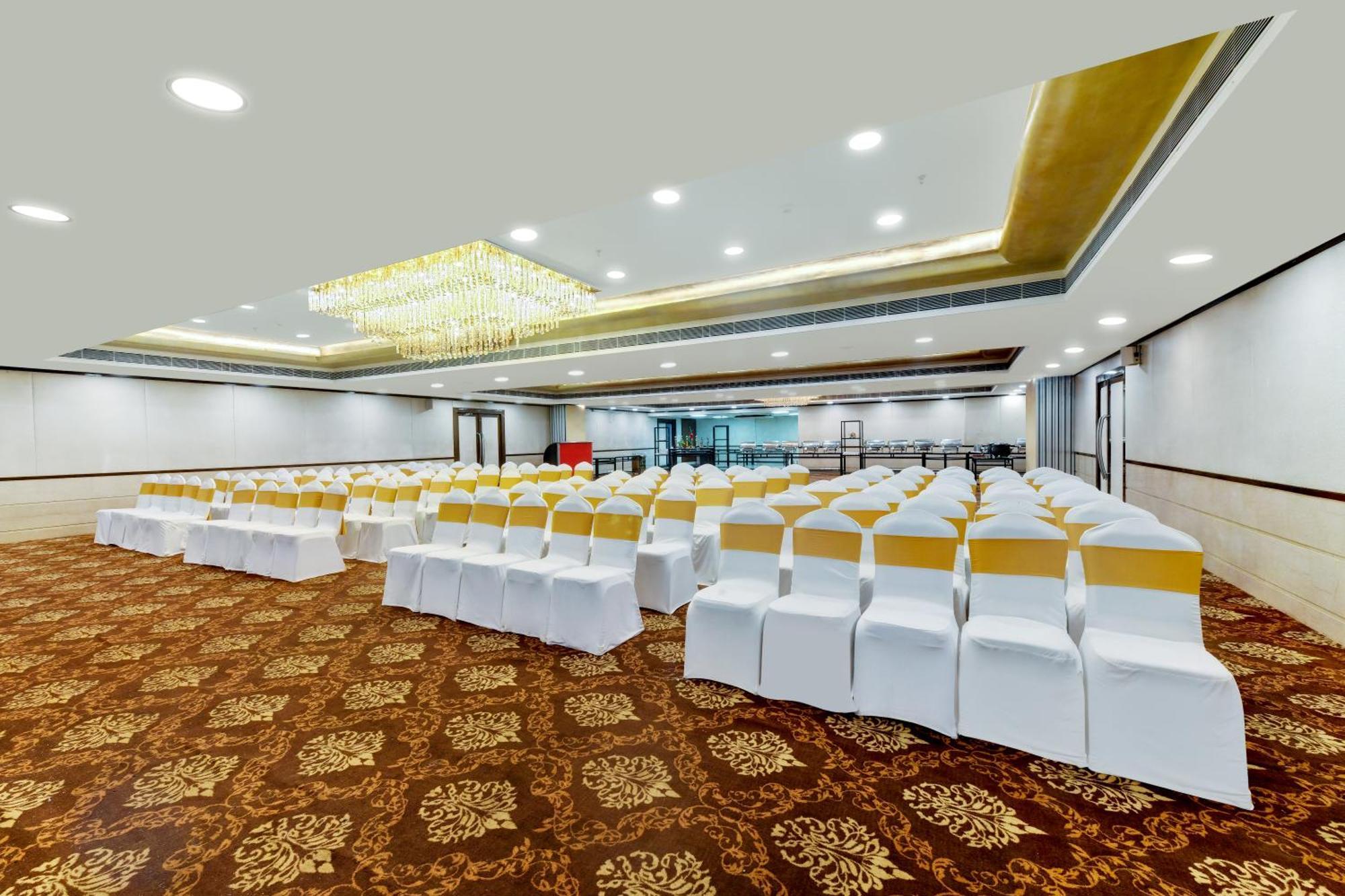 The Fern Residency Rajkot Hotel Bagian luar foto
